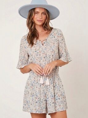 Easel | Floral Lace-Up Tassel Romper - S